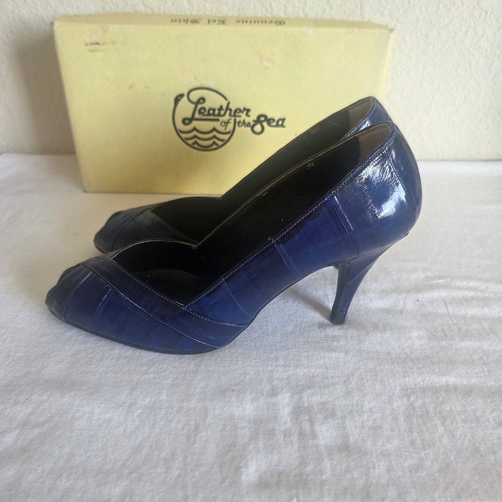 Leather of the Sea Navy Blue Genuine Eel Skin Peep Toe Pumps Heels Vintage 7